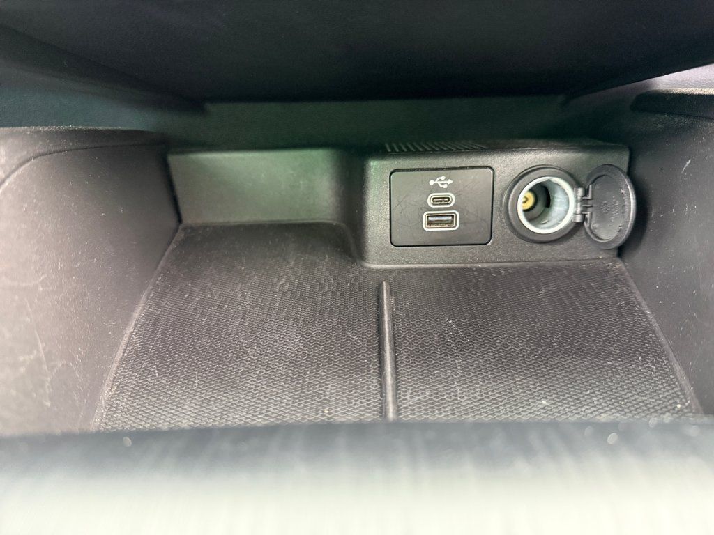 Used 2025 Ford Escape ST-Line Select AWD/4WD image 35
