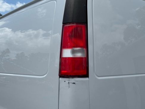Used 2021 Chevrolet Express 2500 RWD image 9