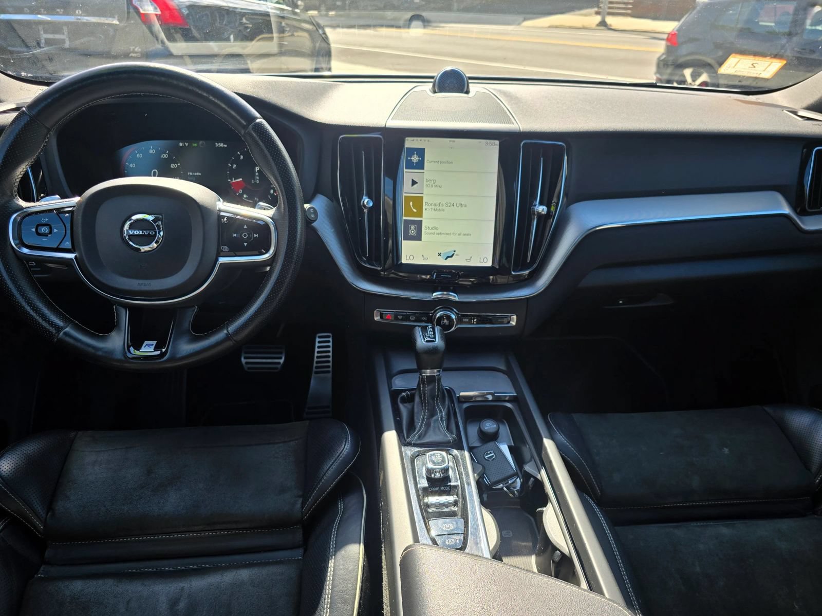 Used 2019 Volvo XC60 T6 R-Design w/ Protection Package Premier AWD/4WD image 14