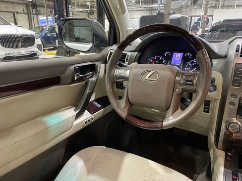 Used 2015 Lexus GX 460 w/ Premium Package AWD/4WD image 3