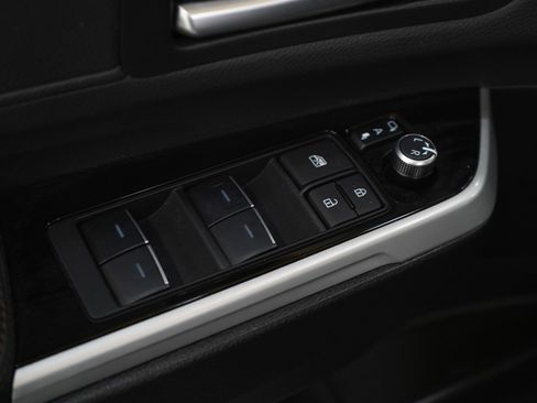 Used 2025 Toyota Sienna Limited image 24