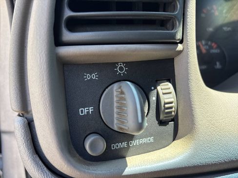 Used 1998 Chevrolet Astro AWD image 10
