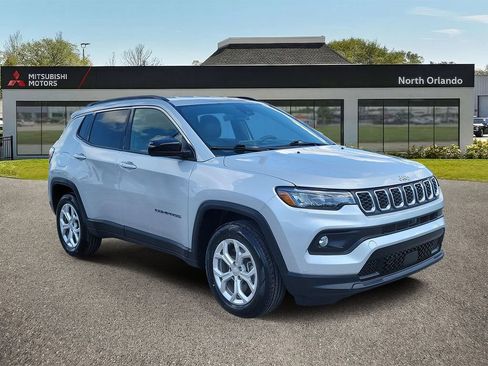 Used 2024 Jeep Compass Latitude AWD/4WD image 4