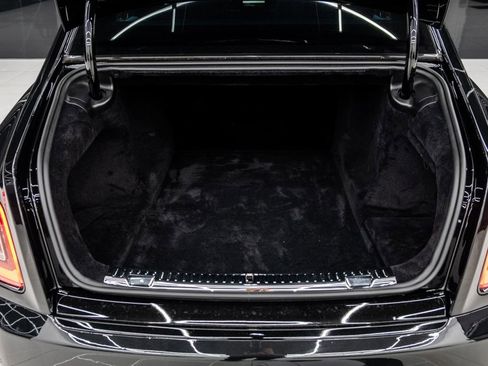 Used 2025 Rolls-Royce Phantom Sedan image 17