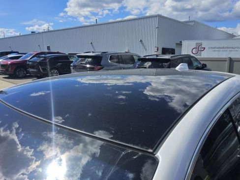 Used 2025 Cadillac Optiq Luxury 2 w/ LPO, Floor Liner Package AWD/4WD image 7