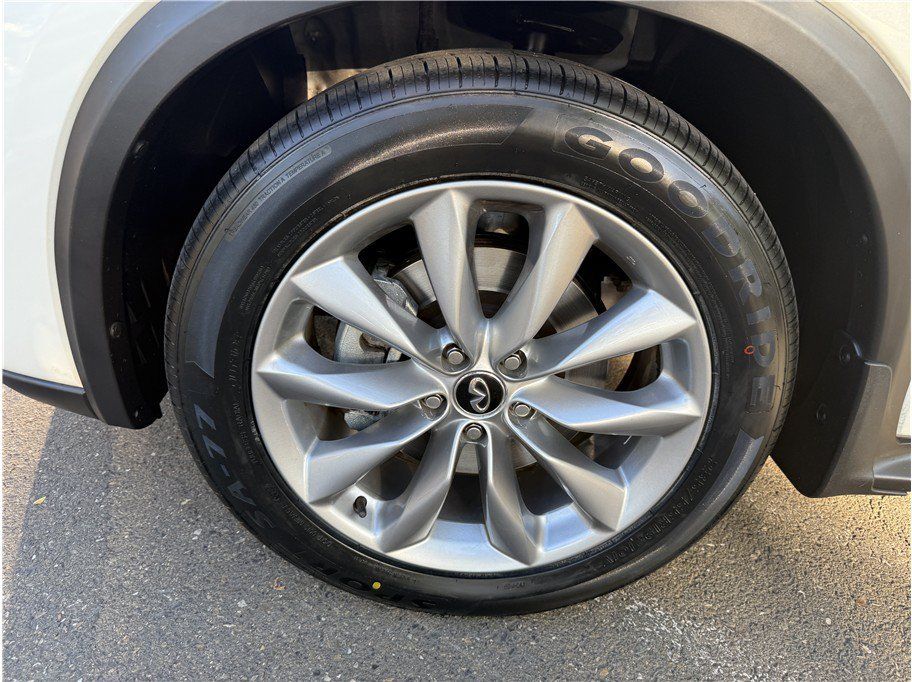 Used 2019 INFINITI QX50 Luxe w/ Navigation Package FWD image 14