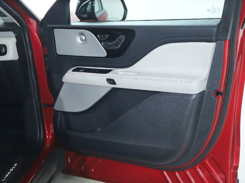 Certified 2025 Lincoln Aviator Reserve w/ Equipment Group 201A image 33