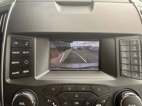 Used 2017 Ford Edge SE image 14