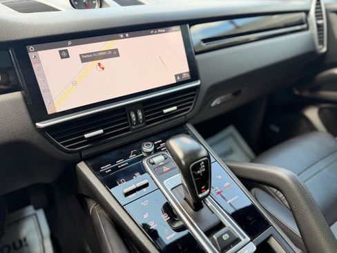 Used 2019 Porsche Cayenne AWD/4WD image 30