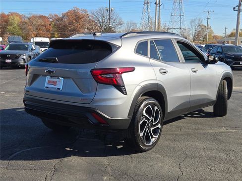 Used 2024 Chevrolet Trax RS w/ Sunroof Package image 12