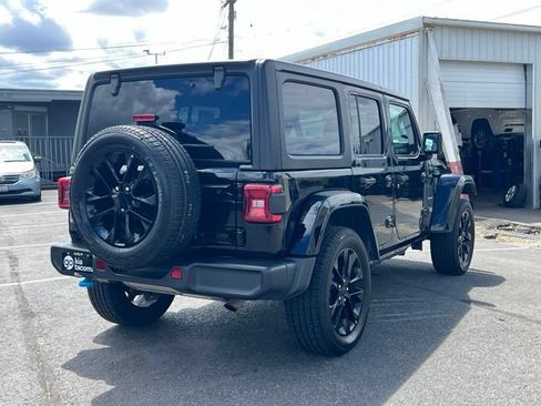 Used 2023 Jeep Wrangler Unlimited Sahara AWD/4WD image 7