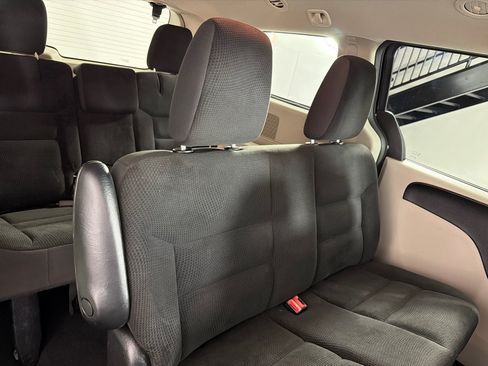 Used 2019 Dodge Grand Caravan SE FWD image 19