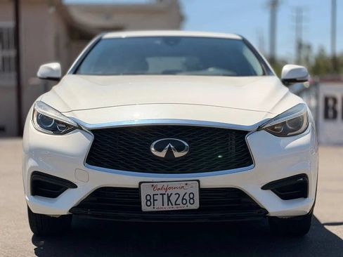 Used 2018 INFINITI QX30 FWD image 3