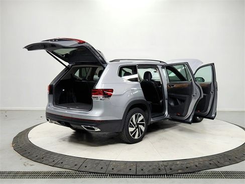 Used 2024 Volkswagen Atlas SE image 15