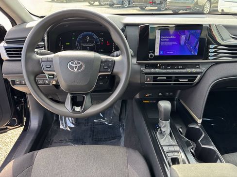 Used 2025 Toyota Camry LE FWD image 18
