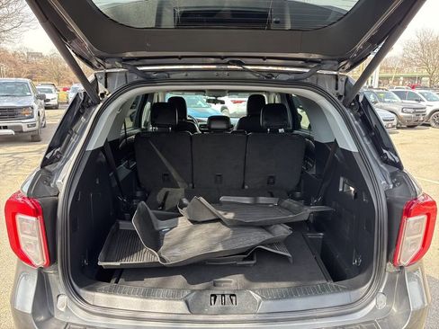 Used 2022 Ford Explorer XLT w/ Equipment Group 202A image 27