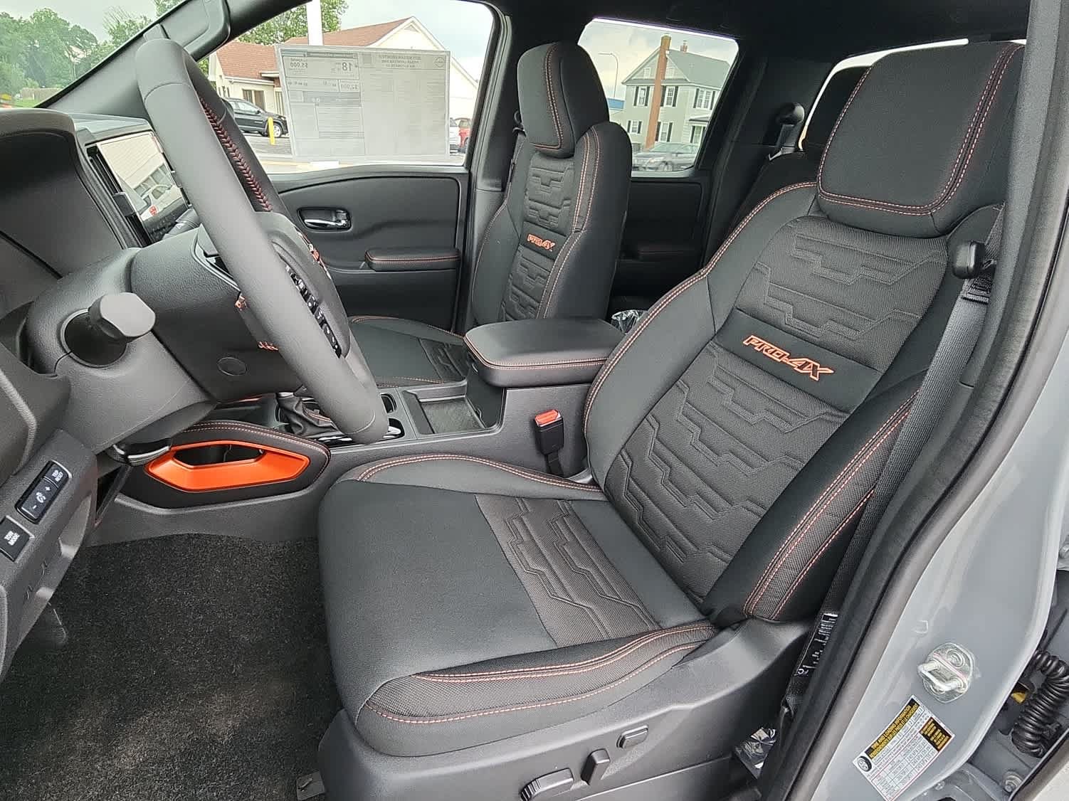 Used 2025 Nissan Frontier PRO-4X AWD/4WD image 10