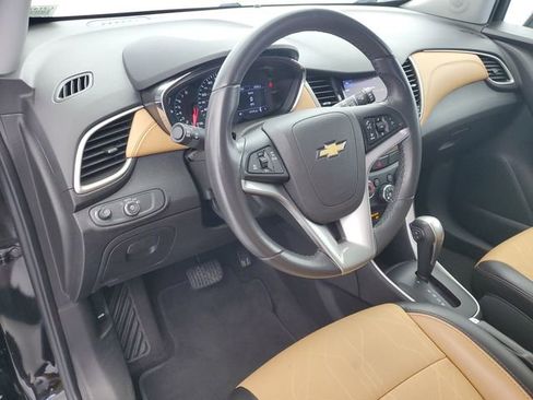 Used 2020 Chevrolet Trax LT w/ Driver Confidence Package FWD image 19