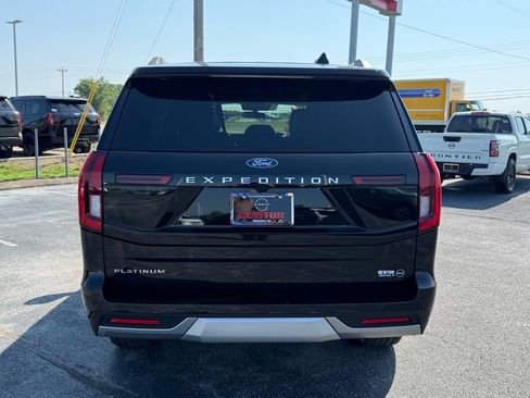 Used 2026 Ford Expedition Platinum w/ Driver's Package AWD/4WD image 33