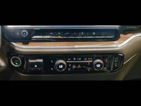 Used 2023 Chevrolet Silverado 1500 LT AWD/4WD image 9