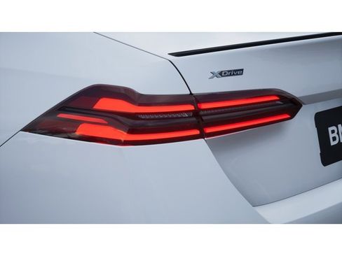 New 2027 BMW 550e xDrive image 8