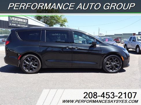 Used 2020 Chrysler Pacifica Touring-L Plus FWD image 21