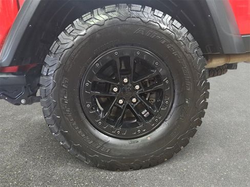 Certified 2022 Jeep Gladiator Mojave w/ Cold Weather Group image 31