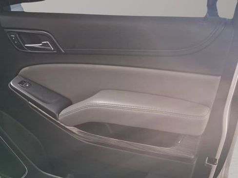 Used 2017 Chevrolet Suburban LT image 17