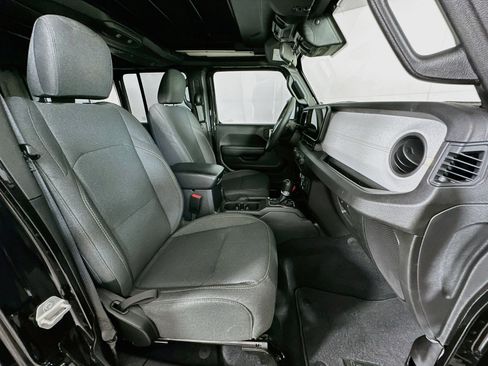 Used 2024 Jeep Wrangler Unlimited w/ Technology Group AWD/4WD image 28