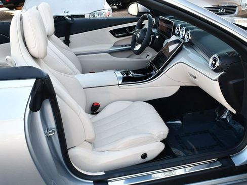 Used 2024 Mercedes-Benz CLE 450 4MATIC Cabriolet image 19