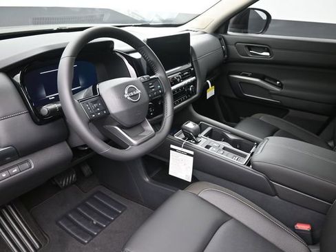 New 2026 Nissan Pathfinder SL w/ SL Premium Package image 18