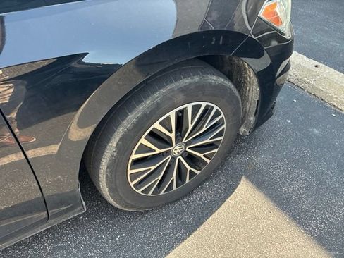 Used 2020 Volkswagen Jetta SE FWD image 23