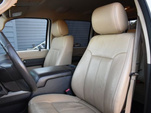 Used 2012 Ford F250 Lariat w/ Lariat Interior Pkg image 22