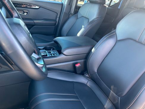 Used 2025 Honda Pilot TrailSport image 22