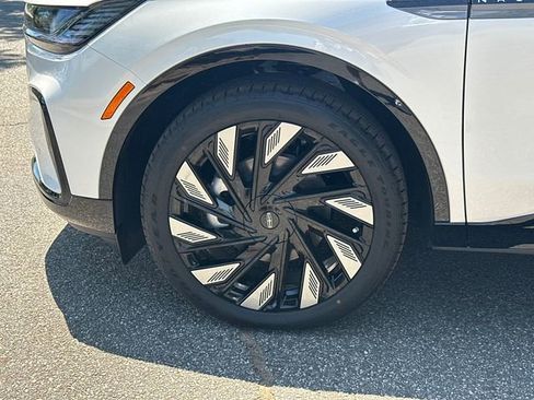 New 2026 Lincoln Nautilus Reserve AWD/4WD image 13