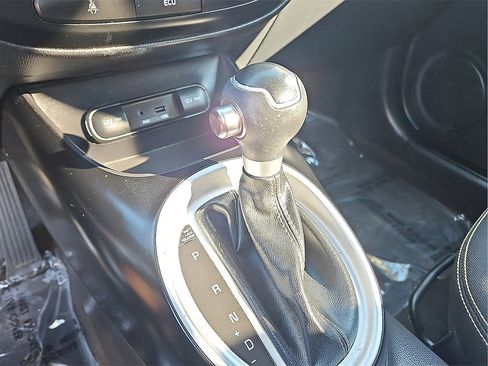 Used 2015 Kia Soul + image 25
