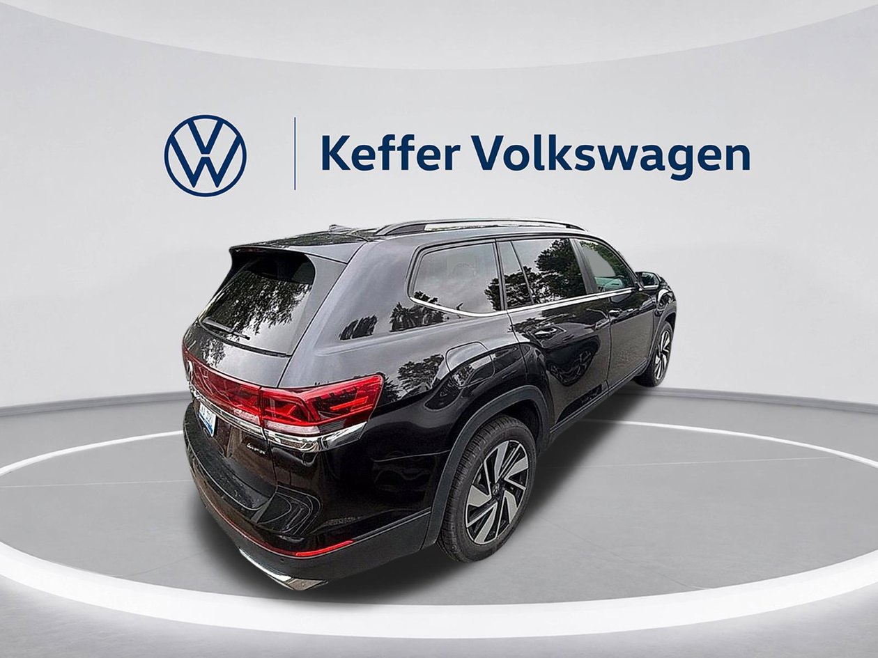 Used 2025 Volkswagen Atlas SE AWD/4WD image 3