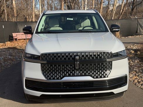 New 2026 Lincoln Navigator Reserve image 8