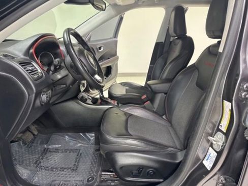 Used 2018 Jeep Compass Trailhawk w/ Navigation Group AWD/4WD image 13