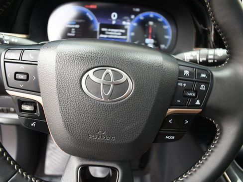Certified 2025 Toyota Crown Signia AWD/4WD image 31