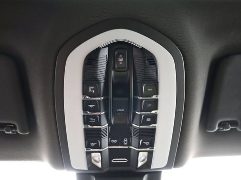 Certified 2023 Porsche Macan AWD/4WD image 26