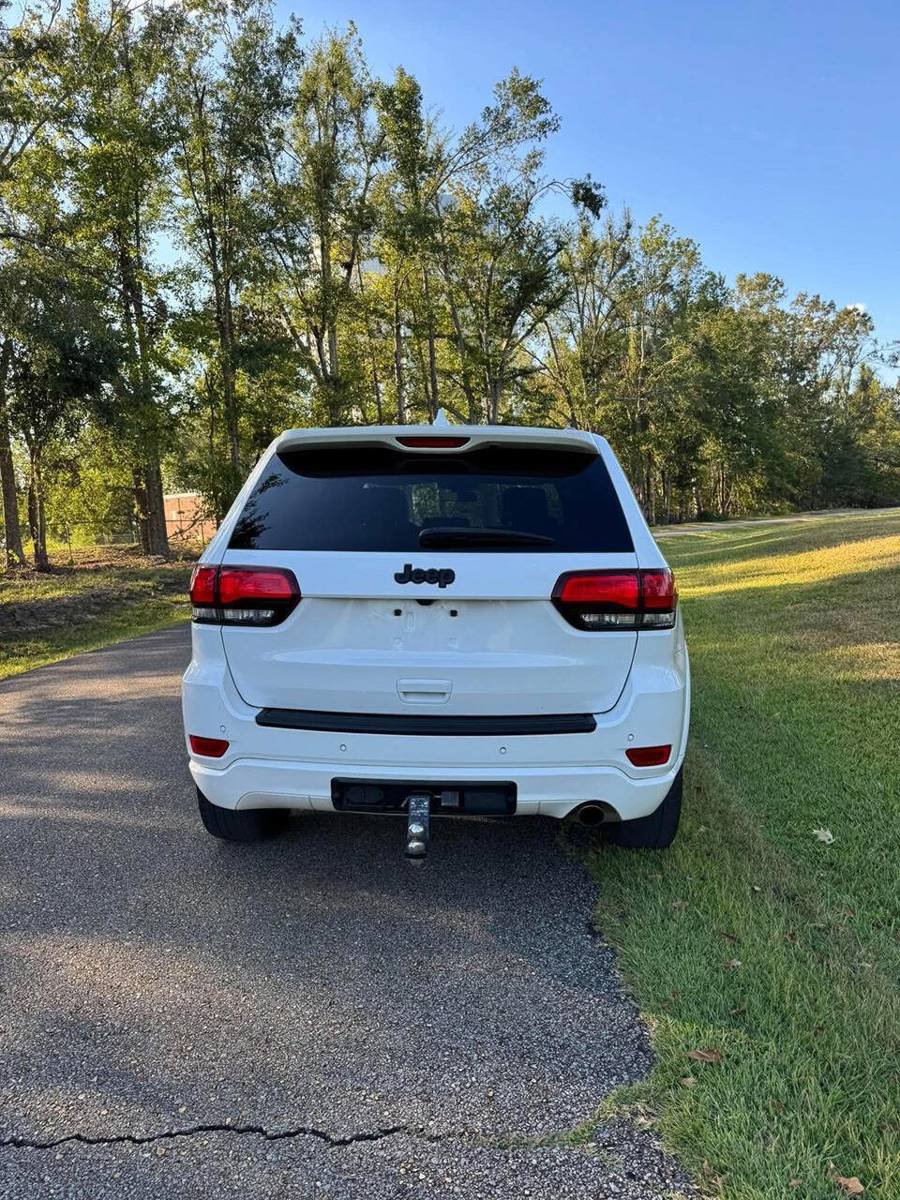 Used 2021 Jeep Grand Cherokee Laredo X RWD image 8