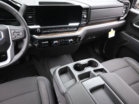 New 2025 GMC Sierra 1500 SLE w/ Preferred Package image 14