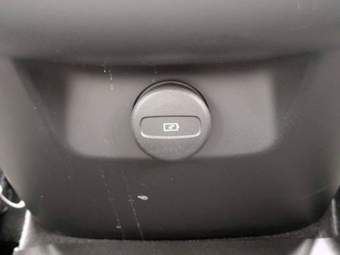 Certified 2023 Volvo XC60 B5 Plus AWD/4WD image 16