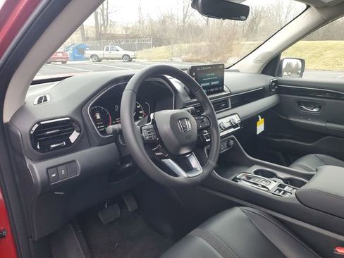 New 2025 Honda Pilot Touring image 18