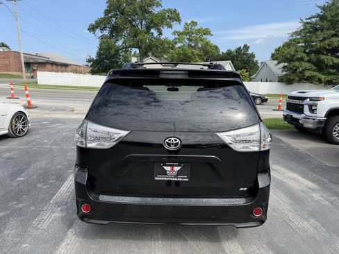 Used 2013 Toyota Sienna SE FWD image 6