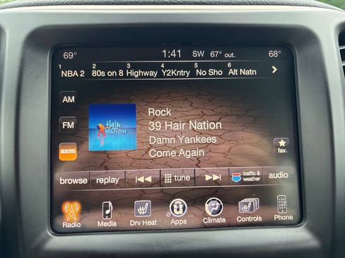 Used 2016 Jeep Cherokee Latitude w/ Comfort/Convenience Group AWD/4WD image 31