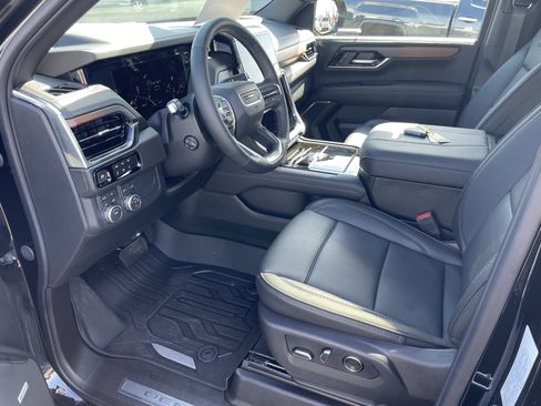 Used 2026 GMC Yukon Denali w/ Sun & Power Step Package image 9