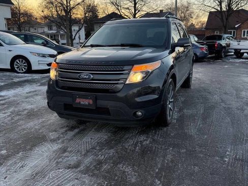 Used 2015 Ford Explorer XLT w/ Equipment Group 202A image 2
