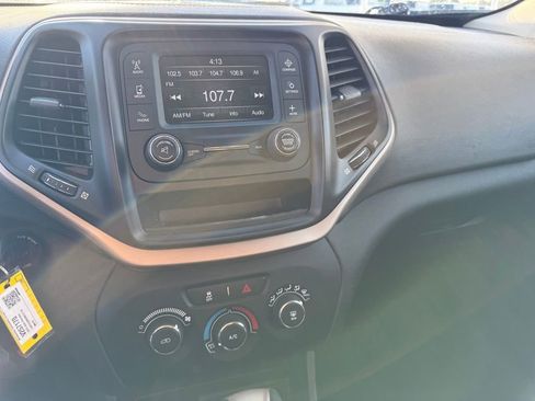 Used 2016 Jeep Cherokee Sport image 18